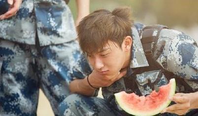 厨子明星吃瓜图片大全,趣味瞬间大盘点