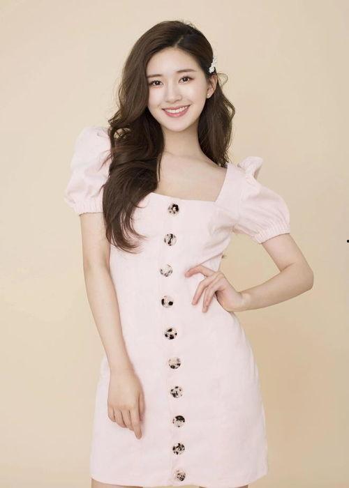 赵露思白鹿吃瓜,赵露思演绎瓜田里的白鹿传奇